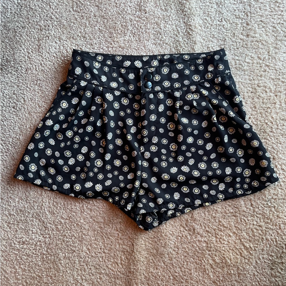 H&M floral shorts 🌻 size 4